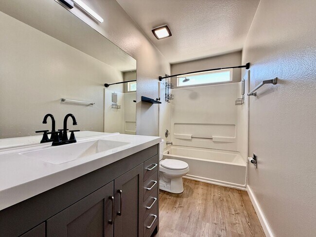 Building Photo - 4631 Fencer Rd