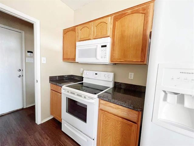 Building Photo - 10416 Phantom Hill Rd