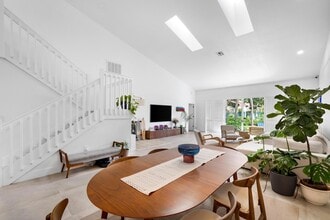 Building Photo - 4117 W Palm Aire Dr