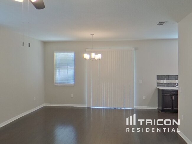 Building Photo - 10710 Southern Forest Dr