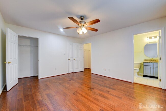 Building Photo - 609 Blossom Cir