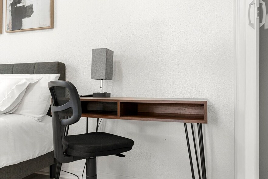 Building Photo - 2213 E 18th Ave