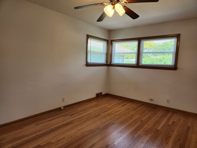 Building Photo - 7453 N Karlov Ave