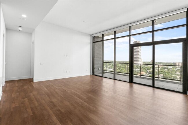 Building Photo - 2311 Westheimer Rd