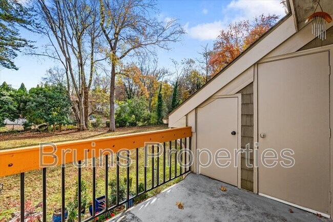 Building Photo - 1522 Benjamin Pkwy