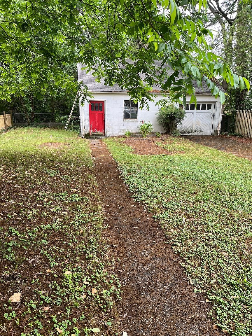 Building Photo - 1407 Hawthorne Dr