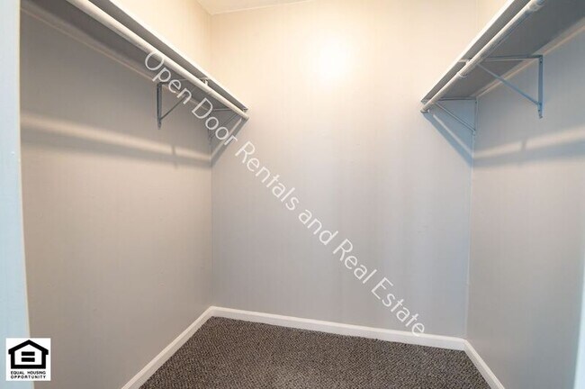Building Photo - 15012 Tally Ho Dr