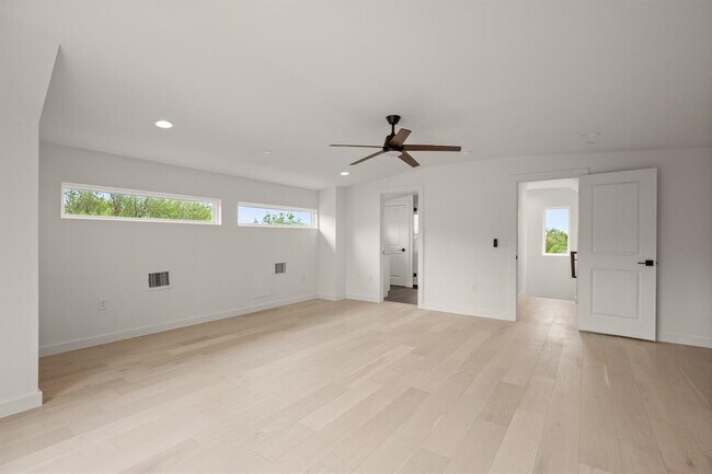 Building Photo - 5305 Ledesma Rd