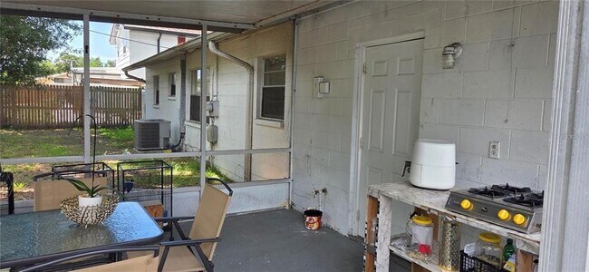 Building Photo - 6717 Mornay Cir