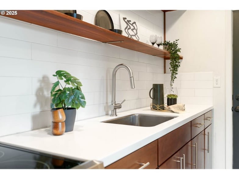 Building Photo - 841 NE 77th Ave