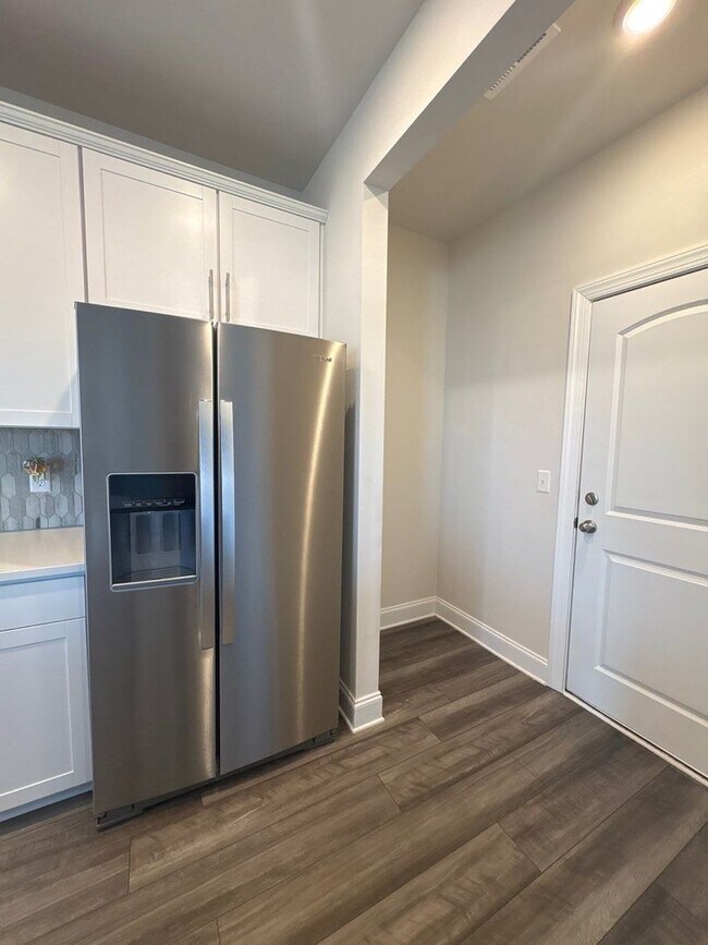 Building Photo - 3 Bedroom, 2.5 Bath and 2 Car Garage in Lebanon! $500 OFF FIRST MONTH’S RENT!