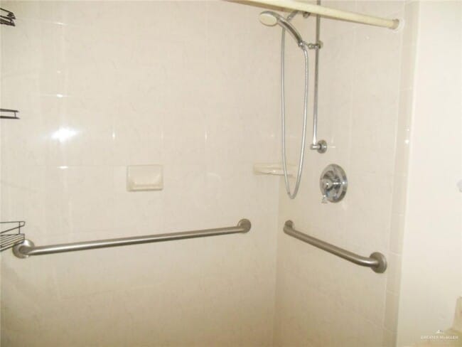 Building Photo - 16 Mynah Ave