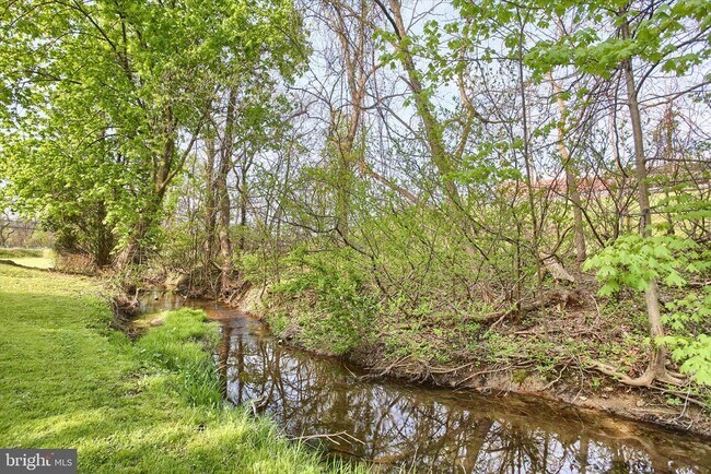 Building Photo - 2400 Linglestown Rd