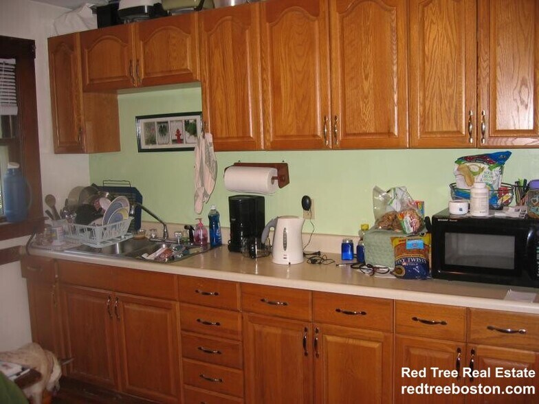 Building Photo - 24 Oak Square Ave