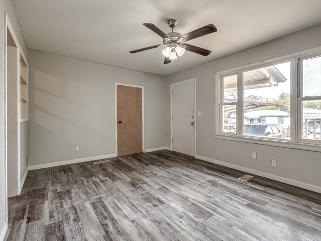 Building Photo - 1314 SE 40th St