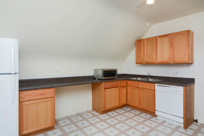 Building Photo - 3040 N Clybourn Ave