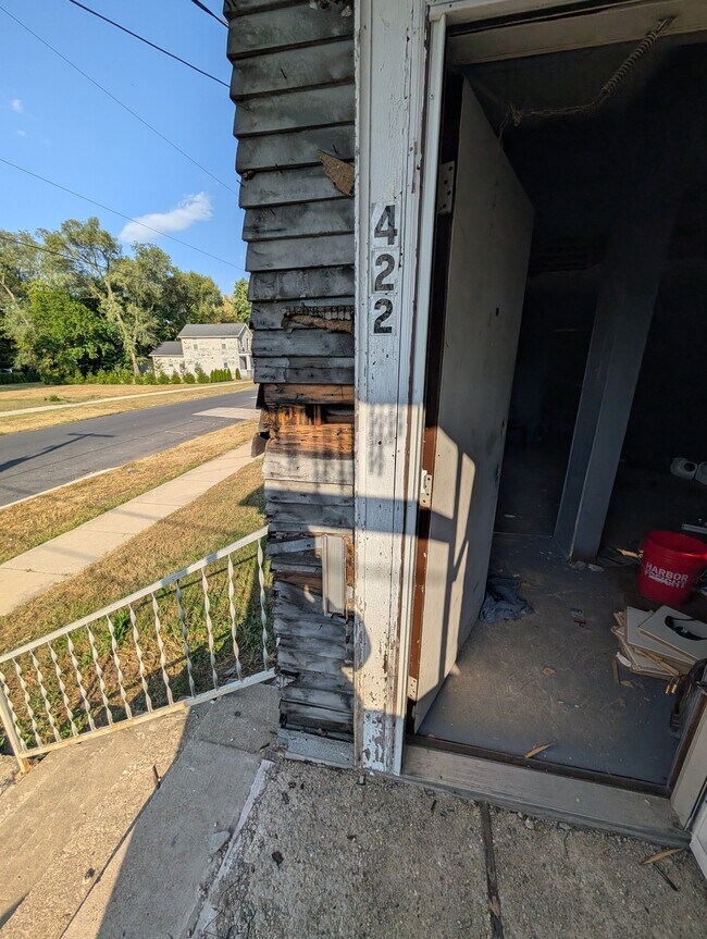 Building Photo - 422 S Louisa St