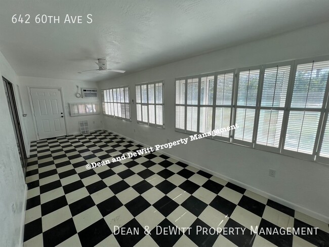 Building Photo - Southeast St. Pete 2/1 SFH - For Rent