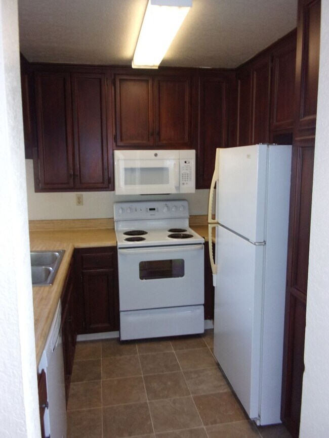 Building Photo - 408