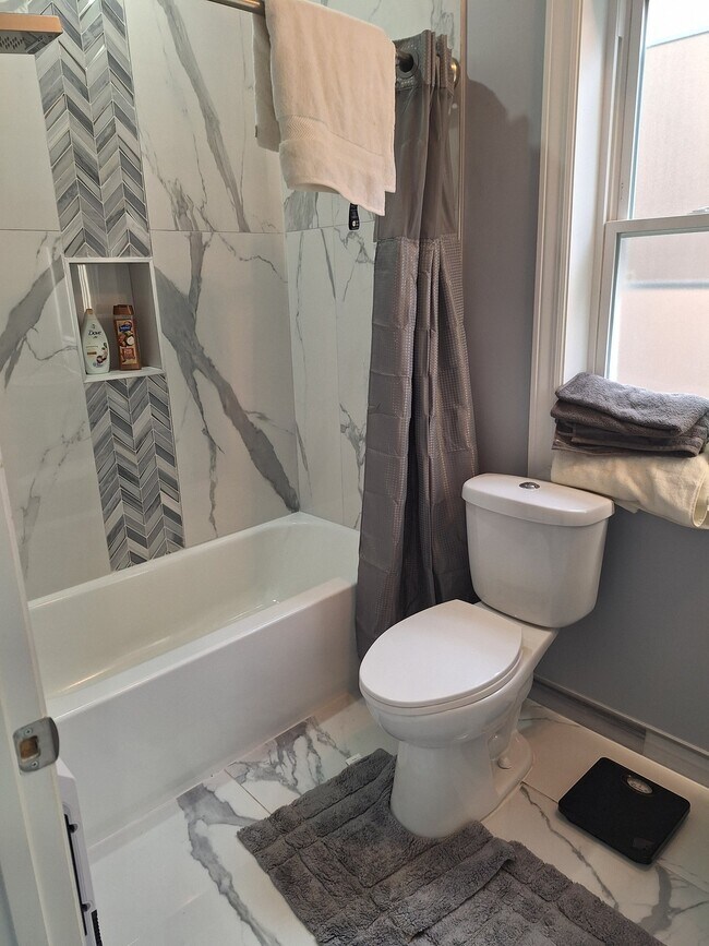 Building Photo - 4947 W Race Ave