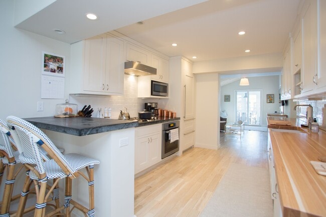 Building Photo - 150 Elm St