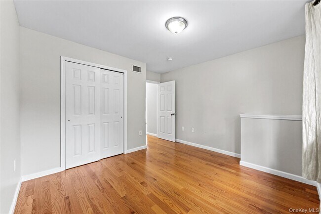 Building Photo - 164-31 Underhill Ave