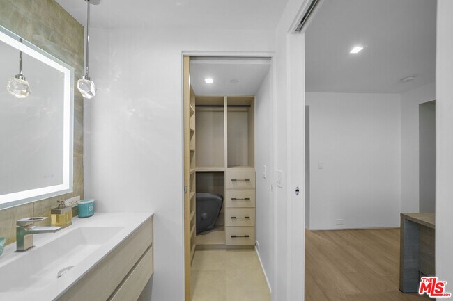 Building Photo - 1500 Ocean Dr