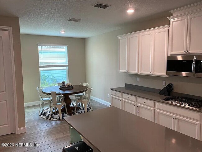 Building Photo - 122 Savita St