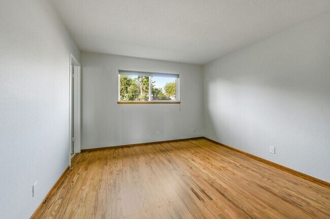 Building Photo - 4625 Sloan St
