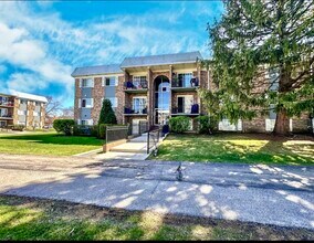 Building Photo - 1609 N Windsor Dr