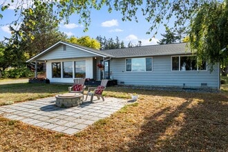 Building Photo - Spectacular View - 3bd/2ba - Custom Remodel - Group and Pet Friendly