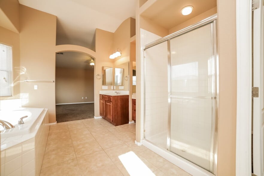 Building Photo - 408 Orchid Oasis Ave