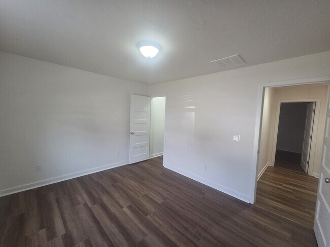 Building Photo - 2622 W Brook Ridge St