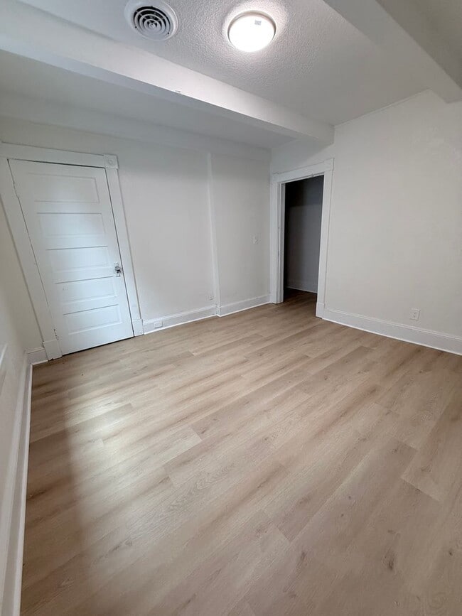 Building Photo - Gorgeous Four Bedroom Completed Upgraded