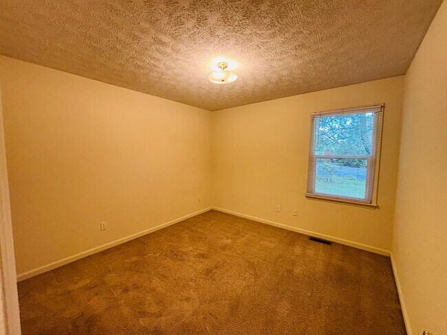 Building Photo - 205 Broce Dr