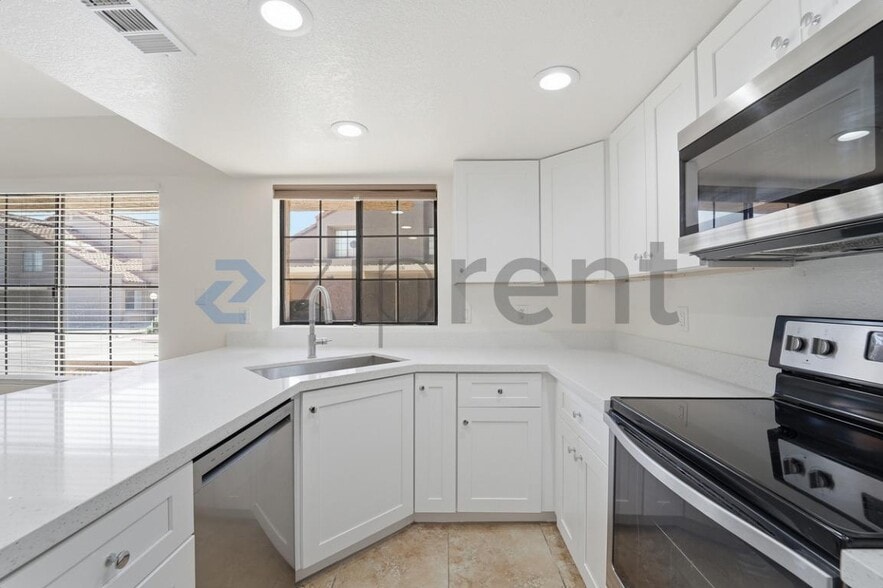 Building Photo - 609 E Mesquite Cir