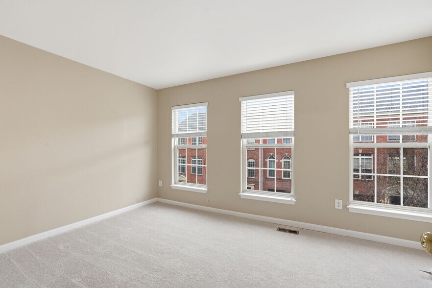 Building Photo - 8074 Sebon Dr