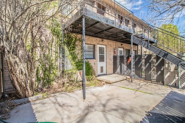 Building Photo - CHARMING 2 Bedroom, 1 Bathroom Arlington H...