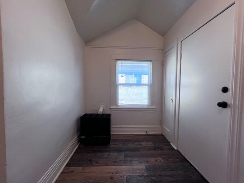 Building Photo - 722 30th St