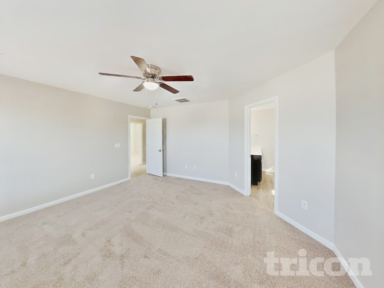 Building Photo - 978 Lakemont Dr