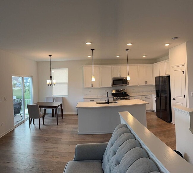 Building Photo - 4375 Chelsea Mnr Cir