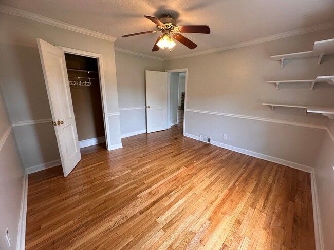 Building Photo - 2 Bedroom One Story Home on Over an Acre Lot