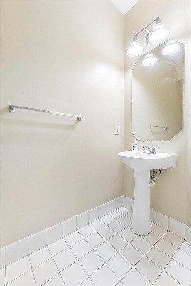 Building Photo - 8731 Cypress Walk Ct