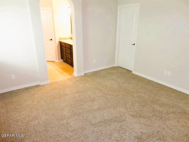 Building Photo - 14254 Earl Chokiski