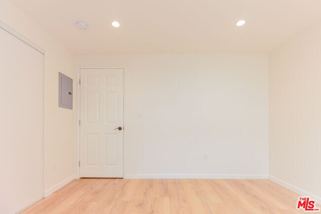 Building Photo - 1855 Euclid St