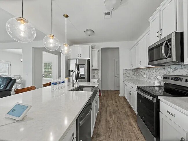 Building Photo - 691 Snow Owl Dr