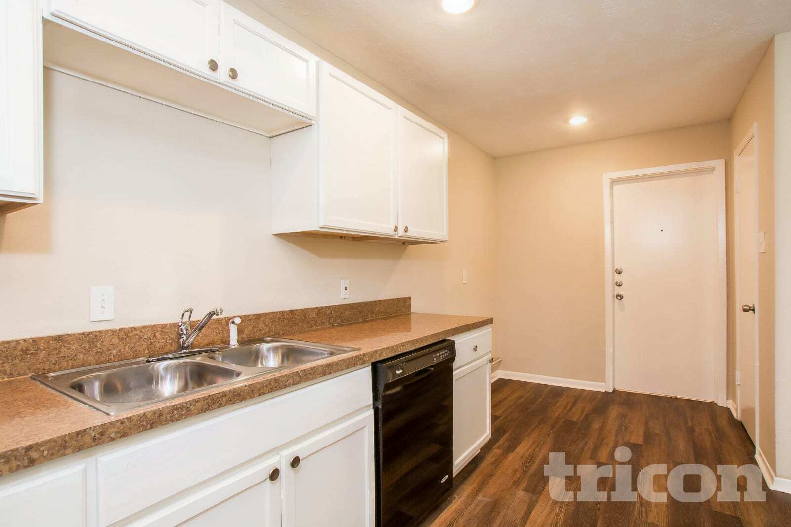 Building Photo - 3623 Village Grove Dr