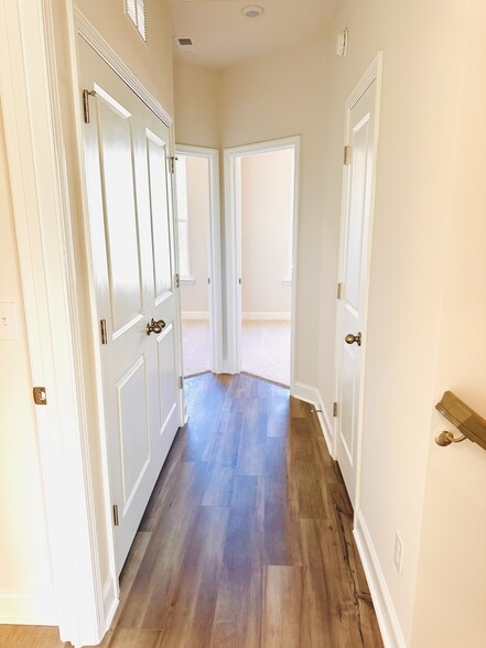 Hallway showing bedrooms at the end - 15313 Ballancroft Pky