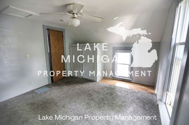 Building Photo - 744 Lake Michigan Dr NW