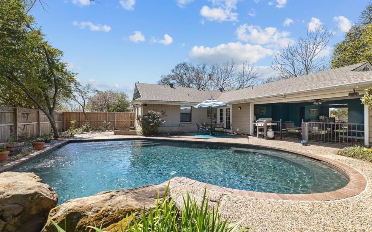 Building Photo - 8804 Larchwood Dr